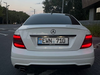 Mercedes C-Class foto 2