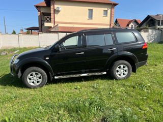 Mitsubishi Pajero Sport foto 2