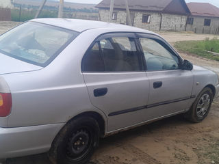 Hyundai Accent foto 4