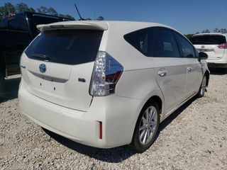 Toyota Prius v foto 4