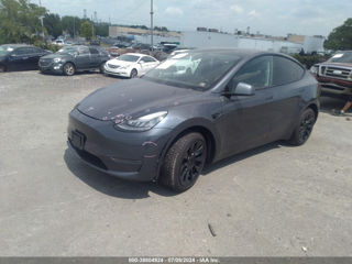 Tesla Model Y foto 1