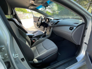 Hyundai Elantra foto 9