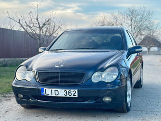 Mercedes C-Class foto 1