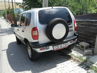 Chevrolet Niva foto 2