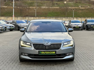 Skoda Superb foto 2