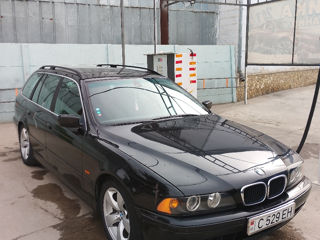 BMW 5 Series Touring foto 1