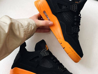Nike Air Jordan 4 Retro Black/Orange foto 2