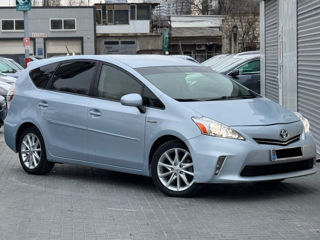 Toyota Prius v