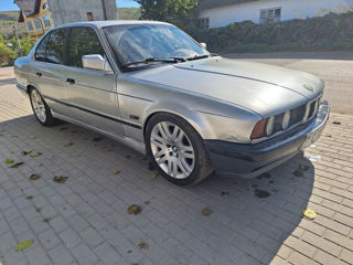 BMW 5 Series foto 2