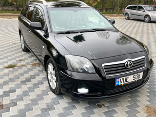 Toyota Avensis foto 2