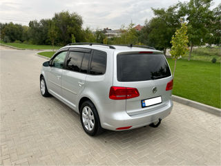 Volkswagen Touran foto 2