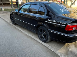 BMW 5 Series foto 3