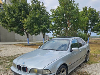 BMW 5 Series foto 2