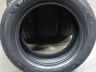 Michelin  235 60 18 foto 3