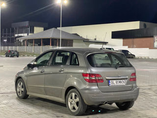 Mercedes B-Class foto 2