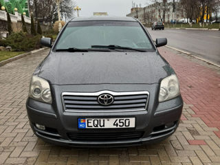 Toyota Avensis foto 2