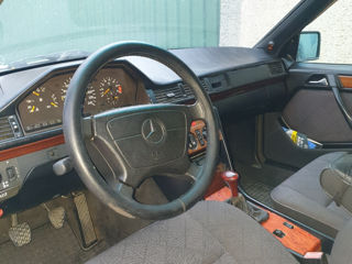 Mercedes Series (W124) foto 2