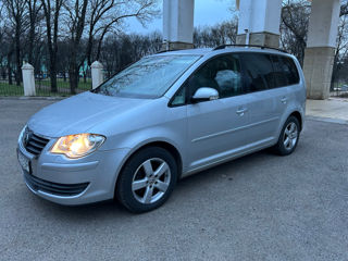 Volkswagen Touran foto 4