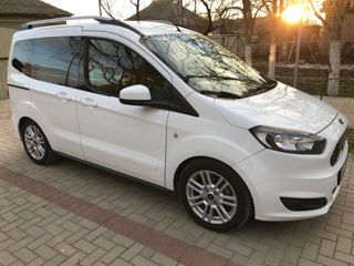 Ford Tourneo Courier foto 2