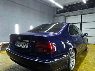 BMW 5 Series foto 3