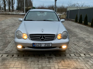 Mercedes C-Class foto 3