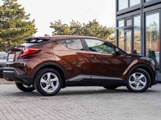 Toyota C-HR foto 2