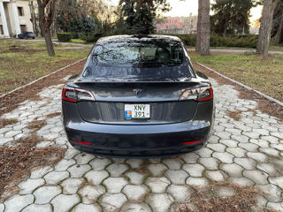 Tesla Model 3 foto 4