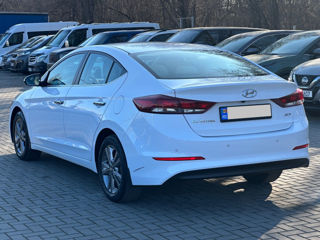 Hyundai Elantra foto 5