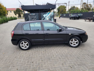 Nissan Almera foto 2