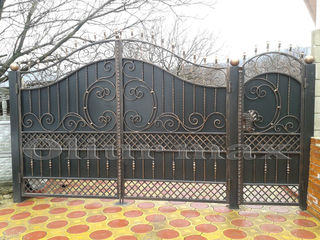 Козырьки, ворота, заборы,  решётки, металлические двери  и другие  изделия из металла.