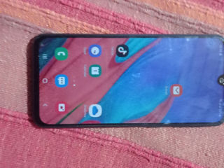 Se vinde urgent samsung galaxy a40 foto 4