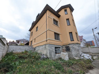 Vând casă de locuit, 230m2, teren 2 ari, Chișinău, Codru Centru