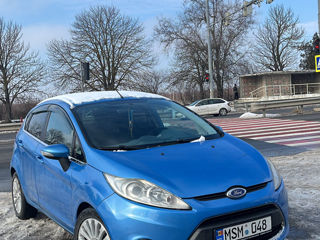 Ford Fiesta foto 2