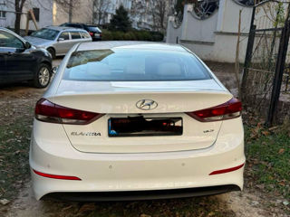 Hyundai Elantra foto 4