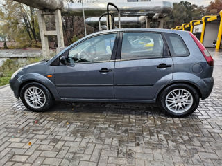 Ford Fiesta foto 3