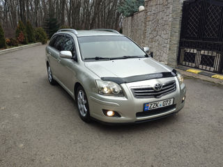 Toyota Avensis foto 2