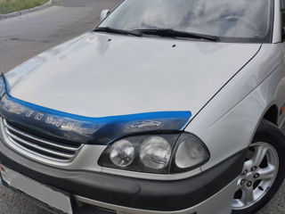 Toyota Avensis foto 1