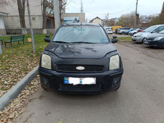 Ford Fusion foto 2