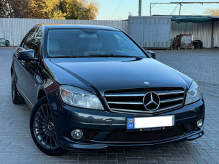 Mercedes C-Class foto 1