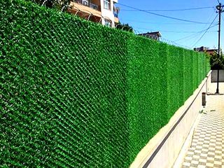 Gard verde de plasa metalica cu frunze artificiale. foto 3