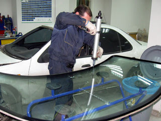 Лобовые автостекла, боковые, задние стекла  (parbrize, geamuri auto) foto 2