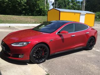 Tesla Model S foto 1