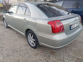 Toyota Avensis foto 3