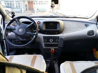 Nissan Almera Tino foto 6