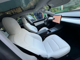 Tesla Model Y foto 7