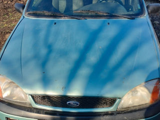 Ford Fiesta foto 2