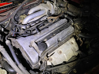 Motor Mazda 323 F foto 2