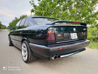 BMW 5 Series foto 4