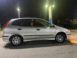 Nissan Almera Tino foto 2