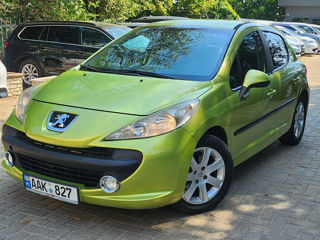 Peugeot 207 foto 1